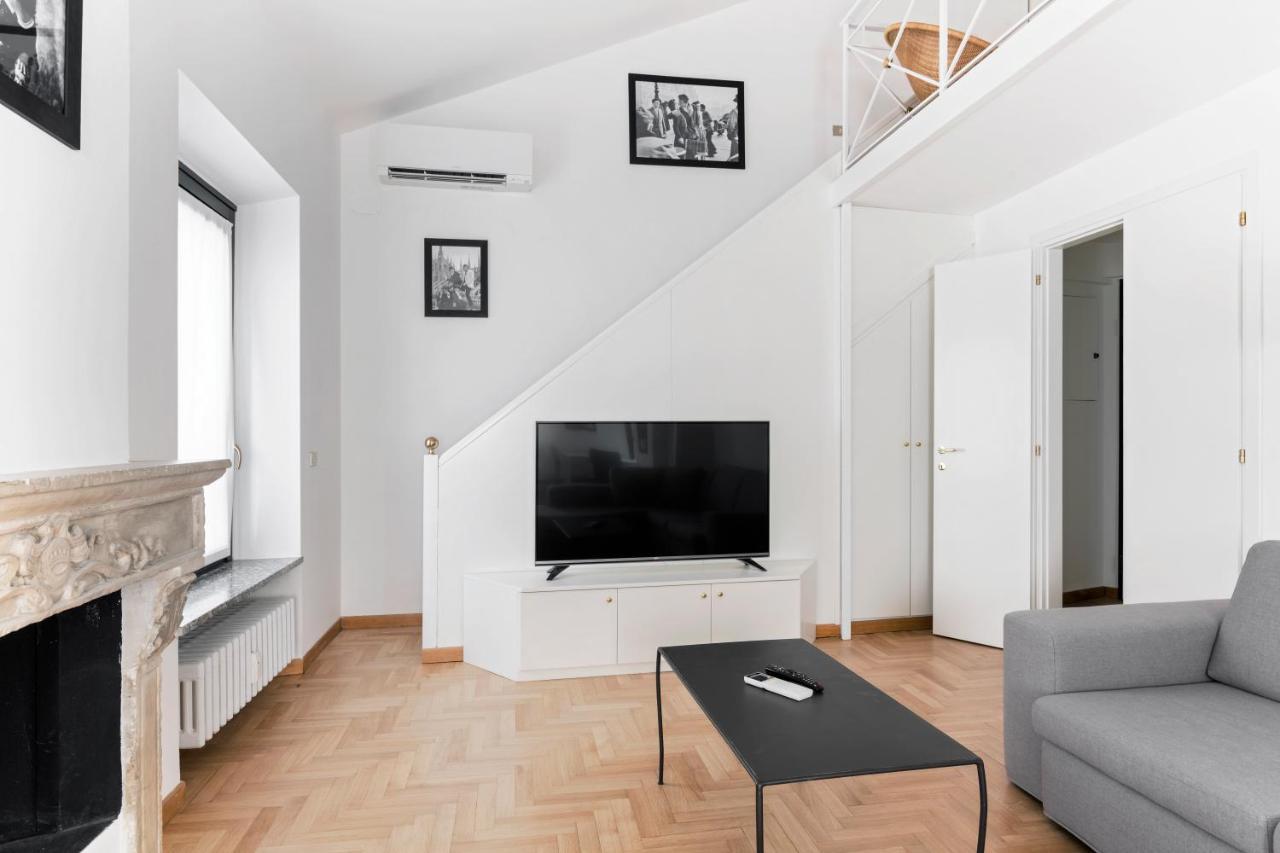 Apartament Living Brera, A Unique Experience - Vicolo Fiori Mediolan Zewnętrze zdjęcie